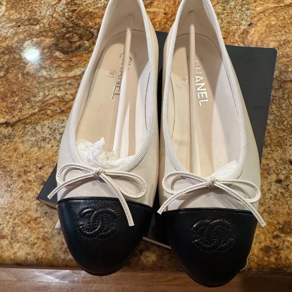 CHANEL Women's Cream and Black Loafers